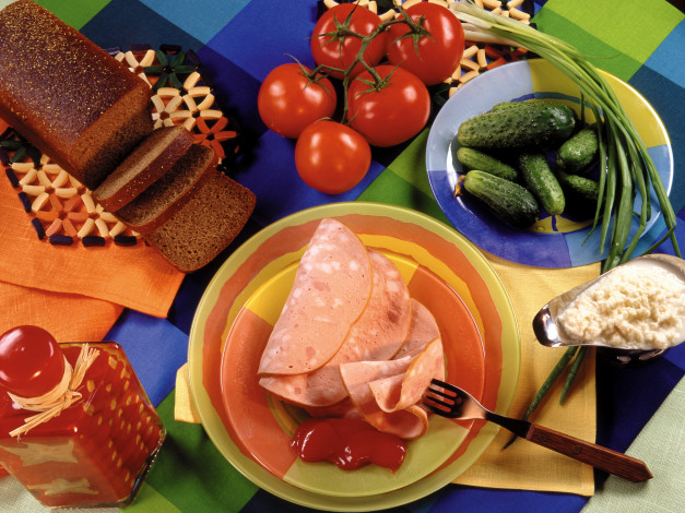 Обои картинки фото еда, разное, лук, огурцы, колбаса, хрен, томаты, помидоры