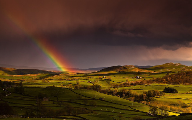 Обои картинки фото gorgeous, rainbow, over, farmlands, природа, радуга, поля, холмы, тучи