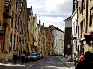 Картинка города брюгге+ бельгия улица прохожие дома