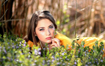 Картинка девушки -unsort+ лица +портреты девушка природа цветы трава макияж брюнетка