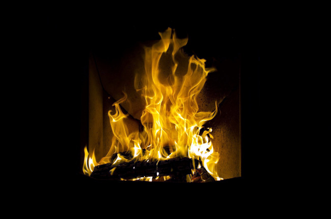 Обои картинки фото природа, огонь, поленья, дрова, камин, пламя