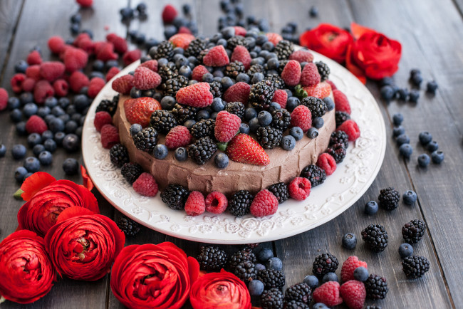 Обои картинки фото еда, пироги, сладость, черника, малина, крем, ягоды, пирог