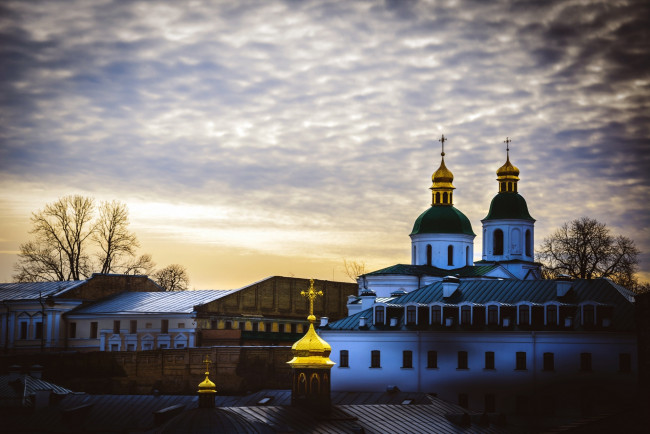 Обои картинки фото киев, города, киев , украина, облака, деревья, собор, купола