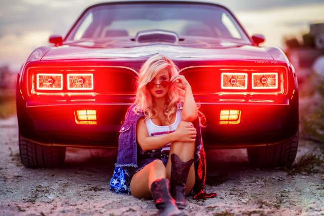Обои картинки фото автомобили, -авто с девушками, авто, красивая, девушка, pontiac firebird, понтиак, блондинка, сапоги