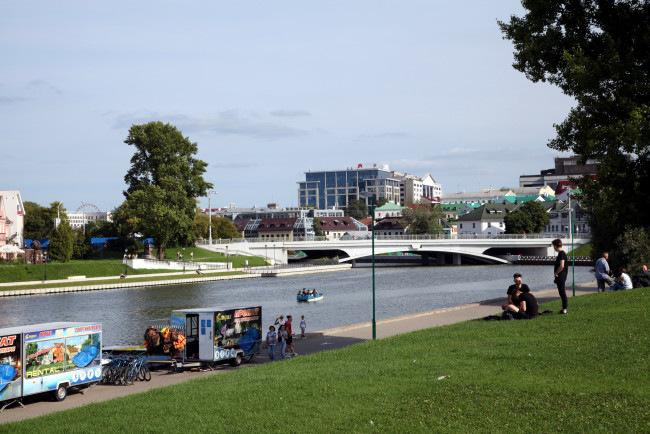 Обои картинки фото города, минск , беларусь, река, мост, набережная