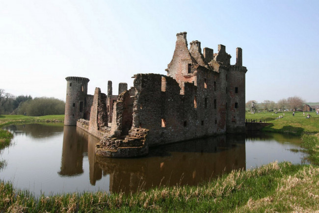 Обои картинки фото caerlaverock castle, scotland, города, замки англии, caerlaverock, castle