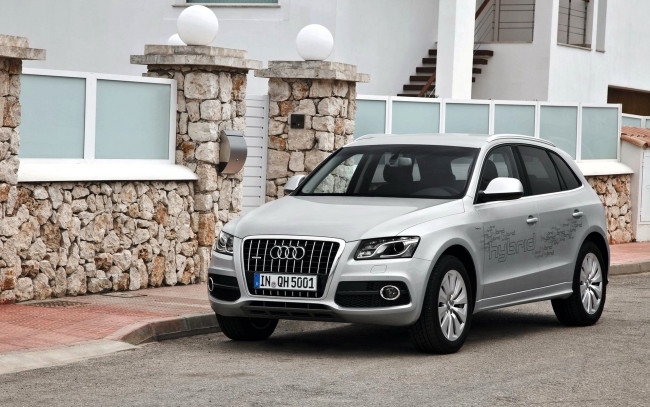 Обои картинки фото audi q5 hybrid quattro, автомобили, audi, белый, город, улица