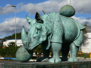 Картинка salvador dali носорог шипах города памятники скульптуры арт объекты носорог
