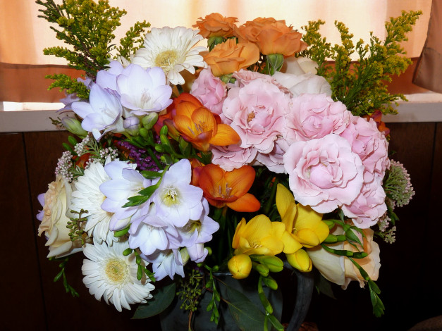 Обои картинки фото цветы, букеты, композиции, букет, ромашки, розы