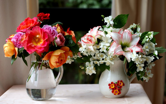 Обои картинки фото цветы, букеты, композиции, амариллис, жасмин, розы, кувшины