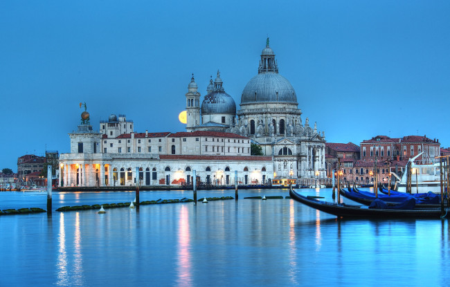Обои картинки фото города, венеция, италия, вода, вечер, луна, собор
