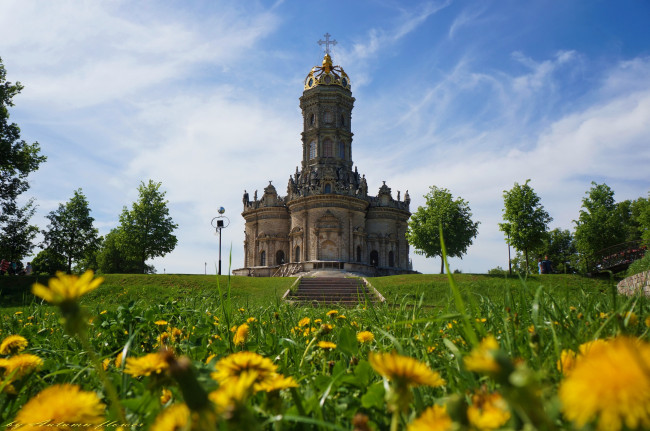 Обои картинки фото города, православные, церкви, монастыри, храм, одуванчики