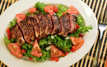 Картинка еда мясные+блюда помидоры салат зелень мясо