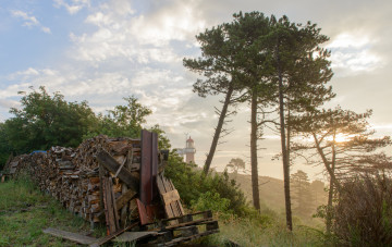 Картинка природа маяки утро маяк туман поленница