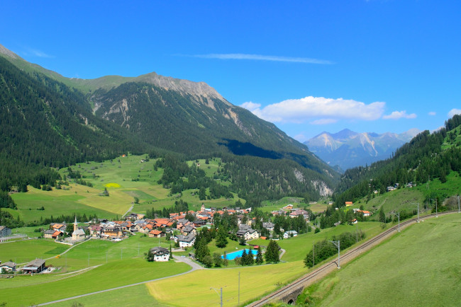 Обои картинки фото города, пейзажи, швейцария, посёлок, железная, дорога, горы