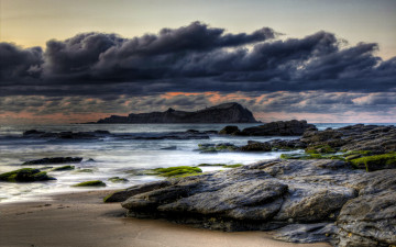 Картинка природа побережье море берег камни тучи