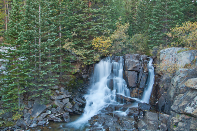 Обои картинки фото boulder, falls, природа, водопады, скалы, деревья, лес