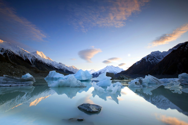 Обои картинки фото природа, айсберги, ледники, отражение, льдины, вода