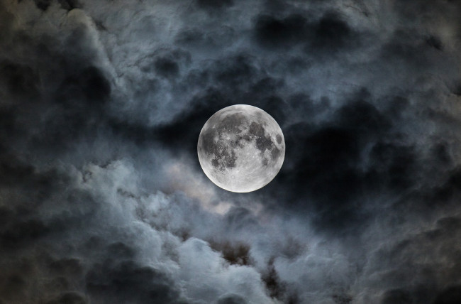 Обои картинки фото космос, луна, ночь, небо, тучи