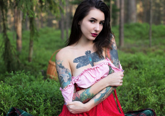Картинка девушки -+брюнетки +шатенки брюнетка тату платье лес кусты anastasia shibaeva