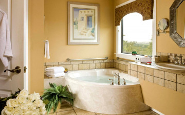 Картинка интерьер ванная туалетная комнаты окно картина умывальник вазон розы полотенца