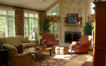 Картинка интерьер гостиная цветы картина диван стол окно стулья