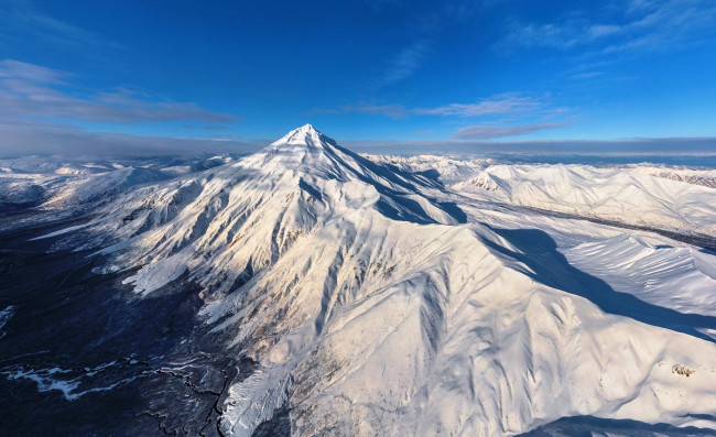 Обои картинки фото вилючинская сопка,  камчатка, природа, горы, снег, панорама