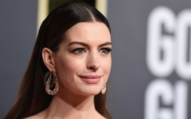 Обои картинки фото девушки, anne hathaway, актриса, шатенка, лицо, серьги