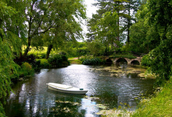 Картинка природа парк пруд мост деревья лодка