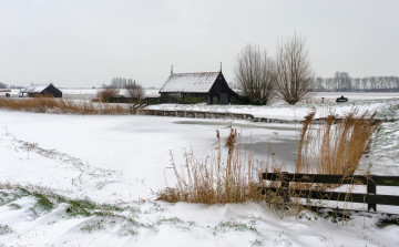 Картинка природа зима поле снег дом