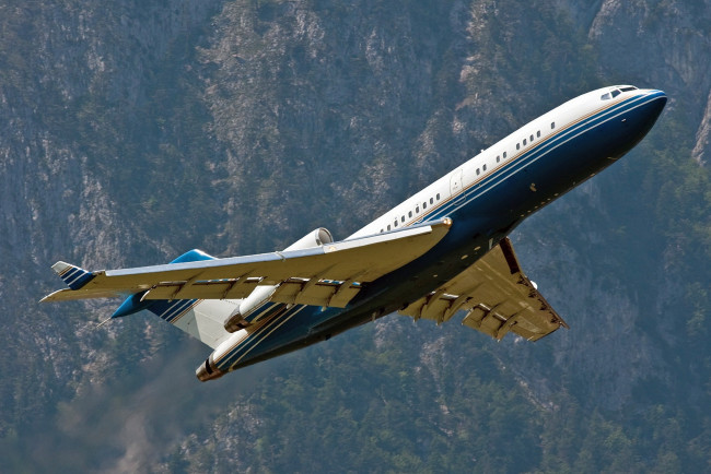 Обои картинки фото авиация, пассажирские, самолёты, boeing, 727-76, innsbruck, -, kranebitten