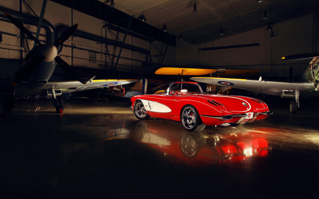 Обои картинки фото автомобили, corvette, ангар, самолет, автомобиль