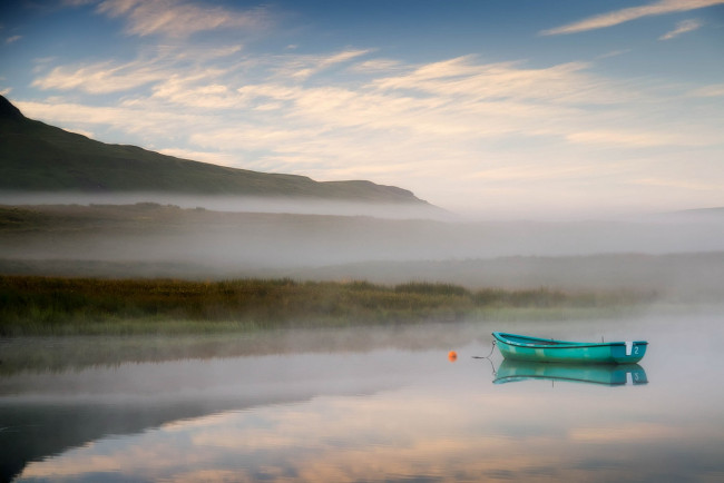 Обои картинки фото корабли, лодки, шлюпки, утро, озеро, туман, пейзаж