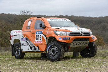 Картинка автомобили toyota dakar rally hilux 2016г