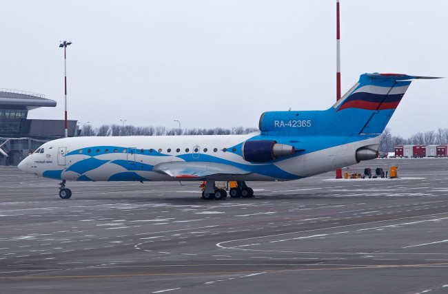Обои картинки фото Як-42, авиация, пассажирские самолёты, самолёт