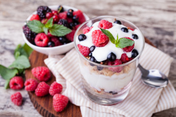 Картинка еда мороженое +десерты ягоды десерт хлопья йогурт