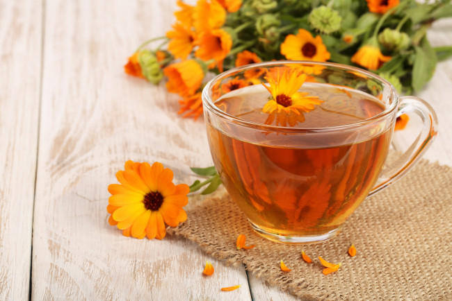 Обои картинки фото еда, напитки,  Чай, цветки, календула, чай
