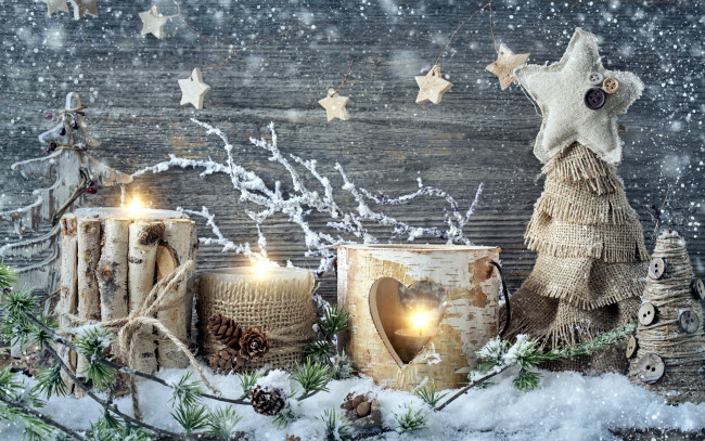 Обои картинки фото праздничные, новогодние свечи, снежинки, свечи, шишки