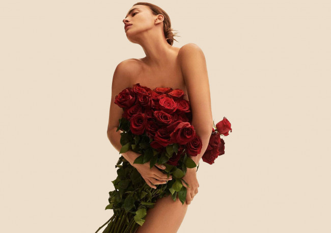 Обои картинки фото девушки, irina shayk, модель, шатенка, розы