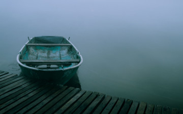 Картинка корабли лодки +шлюпки мостки лодка туман
