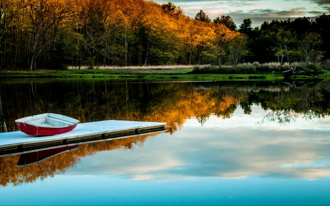 Обои картинки фото корабли, лодки,  шлюпки, река, лодка, осень