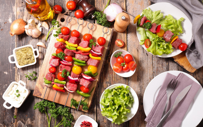 Обои картинки фото еда, шашлык,  барбекю, овощи, масло, зелень