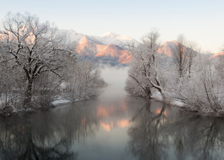 обоя природа, реки, озера, деревья, снег, зима, отражение, туман, река, горы