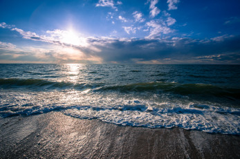 Картинка природа моря океаны океан волны облака свет