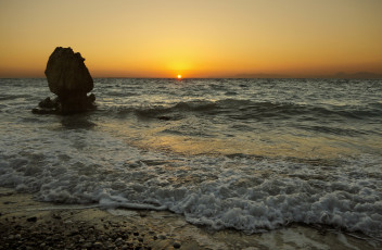 Картинка природа восходы закаты солнце горизонт океан волны камень пляж