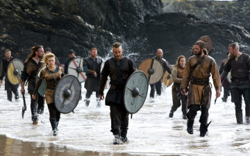 обоя кино фильмы, vikings , 2013,  сериал, викинги, щиты, топоры, море