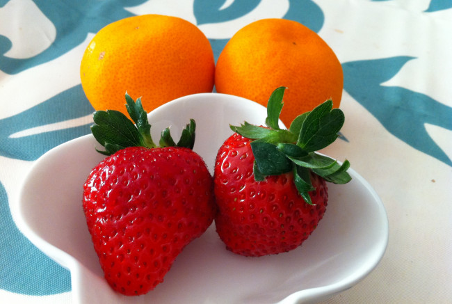 Обои картинки фото еда, фрукты,  ягоды, апельсины, клубника