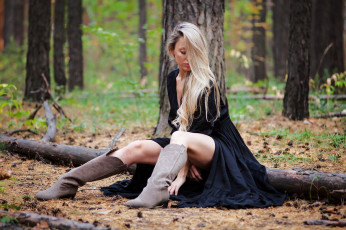 Картинка девушки -+блондинки +светловолосые лес блондинка поза сапоги черное платье
