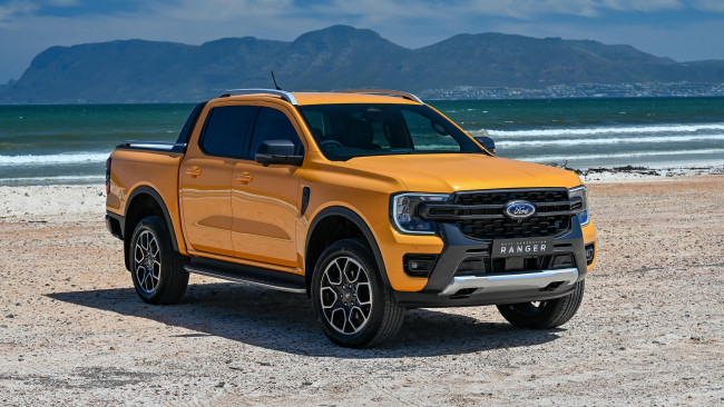 Обои картинки фото автомобили, ford, ranger, wildtrak, 2022, форд, желтый, пикап, побережье