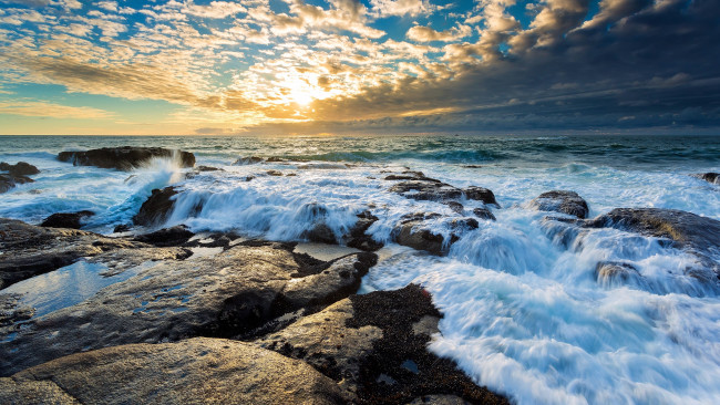 Обои картинки фото природа, побережье, облака, море, камни, прибой